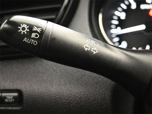 Used 2021 Nissan Rogue Sport S image 25