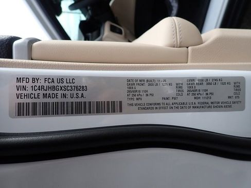 New 2025 Jeep Grand Cherokee Limited image 16