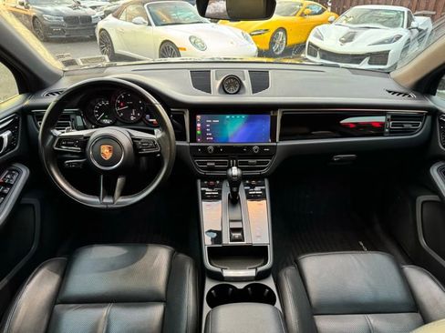 Used 2022 Porsche Macan image 17