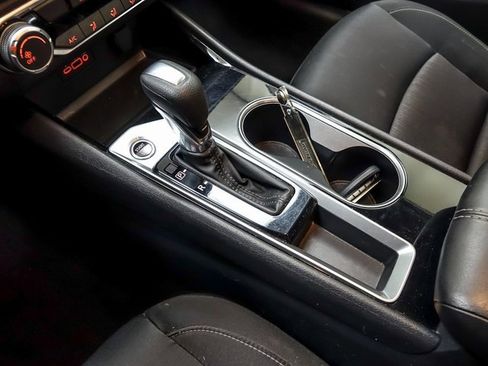 Used 2024 Nissan Altima 2.5 SV image 18