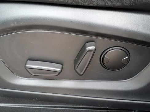 Used 2020 Ford Explorer XLT w/ Equipment Group 202A image 6