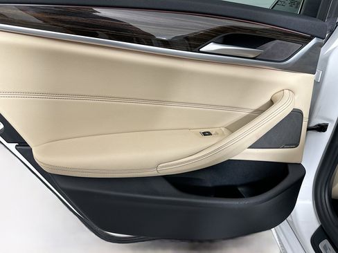 Used 2021 BMW 530i image 27