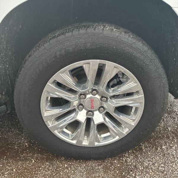 Used 2025 GMC Yukon XL Denali AWD/4WD image 13