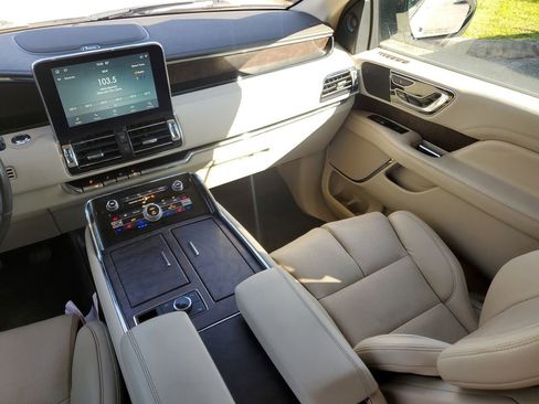 Used 2020 Lincoln Navigator L Reserve image 17