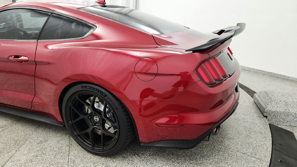 Used 2020 Ford Mustang Shelby GT350 w/ Technology Package RWD image 20