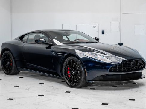 Used 2023 Aston Martin DB11 Coupe image 1