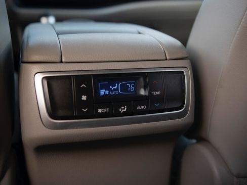 Used 2015 Toyota Highlander XLE image 14