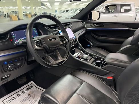 Used 2024 Jeep Grand Cherokee Overland w/ Advanced Protech Group III image 16