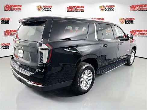 Used 2025 Chevrolet Suburban LT w/ Comfort Package image 15
