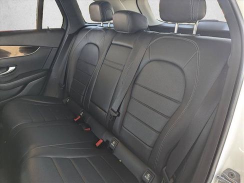 Used 2019 Mercedes-Benz GLC 350e 4MATIC image 18