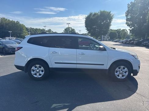 Used 2016 Chevrolet Traverse LS FWD image 2
