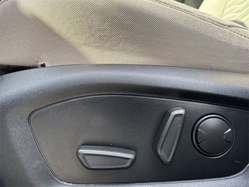 Used 2021 Ford Explorer XLT image 12