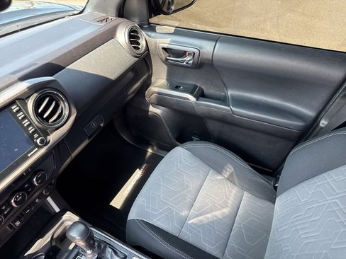 Used 2023 Toyota Tacoma TRD Off-Road image 32