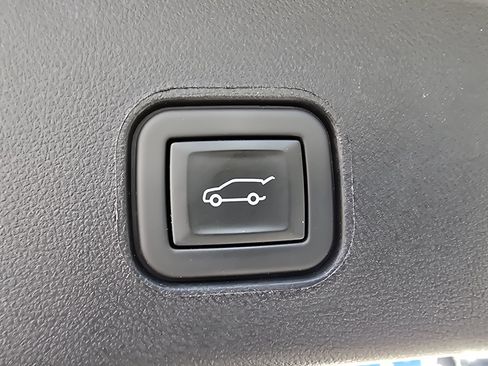 Used 2024 Cadillac Lyriq Tech AWD/4WD image 17