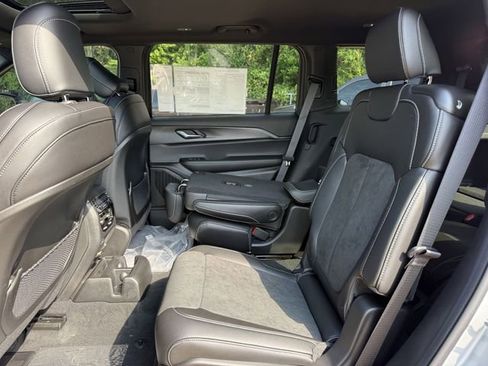 New 2025 Jeep Grand Cherokee L Altitude RWD image 18