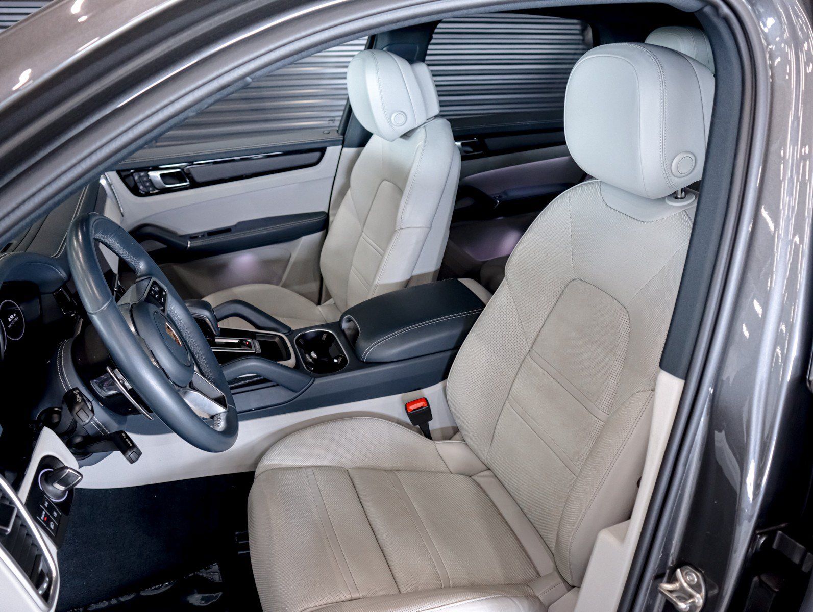 Certified 2023 Porsche Cayenne AWD/4WD image 5