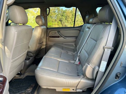 Used 2007 Toyota Sequoia SR5 image 12