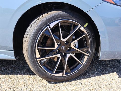 New 2025 Nissan Sentra SR image 16