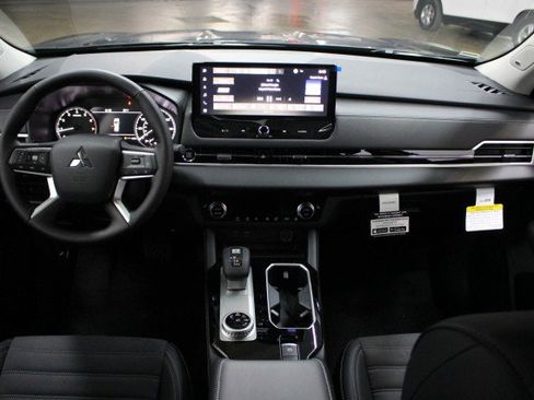 New 2026 Mitsubishi Outlander SE image 20