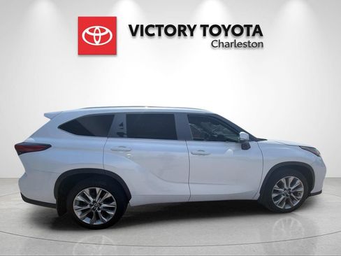 Used 2022 Toyota Highlander Limited AWD/4WD image 6