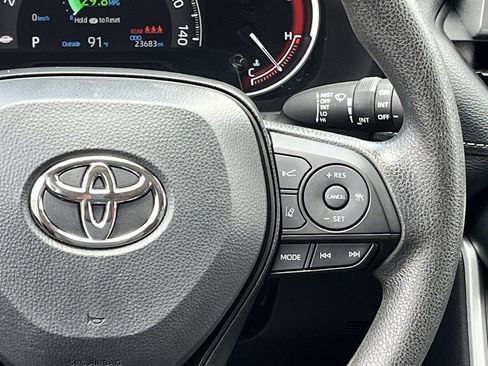 Used 2025 Toyota RAV4 XLE FWD image 20