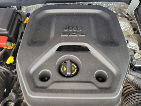 Used 2024 Jeep Wrangler Unlimited Rubicon 4xe AWD/4WD image 9
