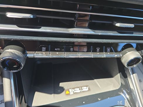 New 2026 Chevrolet Traverse LT w/ Enhanced Driving Package FWD image 27