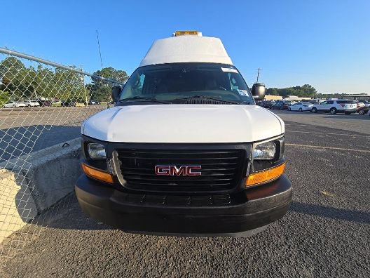 Used 2017 GMC Savana 3500 Extended RWD image 2