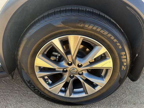 Used 2017 Nissan Murano SV image 7