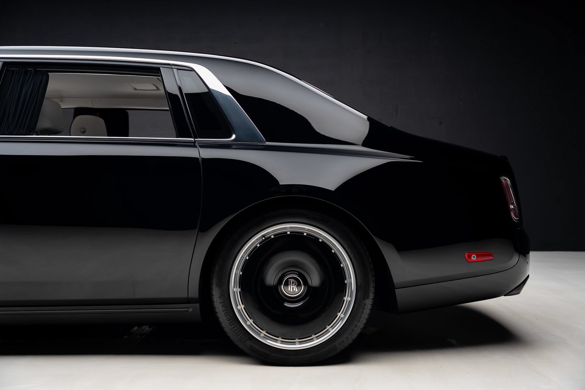 Used 2024 Rolls-Royce Phantom Extended Wheelbase RWD image 21