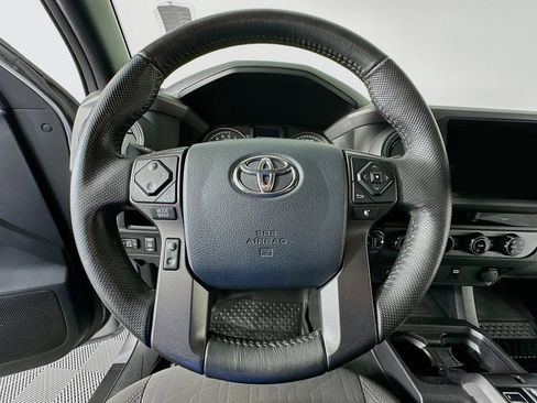 Used 2016 Toyota Tacoma TRD Sport image 33