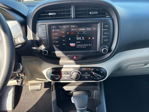 Used 2025 Kia Soul LX w/ LX Technology Package image 17