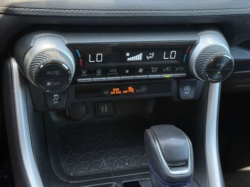 Used 2023 Toyota RAV4 XLE Premium FWD image 4