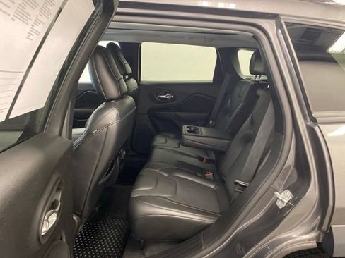 Used 2019 Jeep Cherokee Trailhawk AWD/4WD image 21