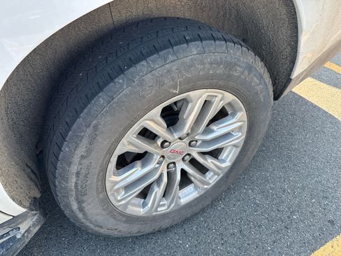 Used 2021 GMC Yukon SLT w/ SLT Luxury Package image 8