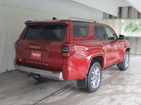 Used 2025 Toyota 4Runner Limited AWD/4WD image 7