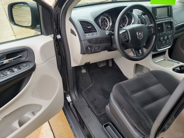 Used 2016 Dodge Grand Caravan SXT FWD image 10