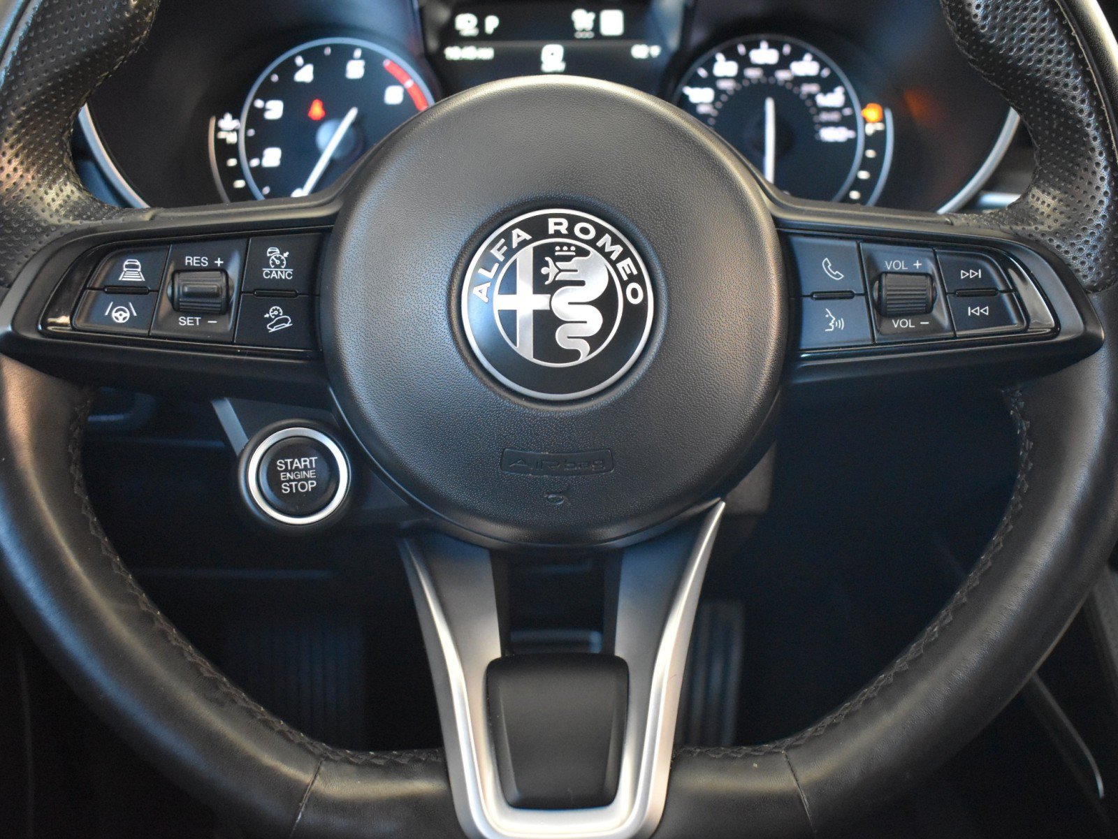 Used 2022 Alfa Romeo Stelvio Ti w/ Active Assist Plus Package AWD/4WD image 15