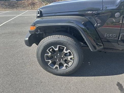 New 2025 Jeep Gladiator Sport w/ Premium Package image 13