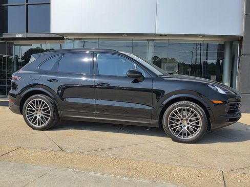 Used 2023 Porsche Cayenne Platinum Edition image 8