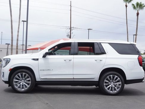 Used 2023 GMC Yukon Denali AWD/4WD image 2