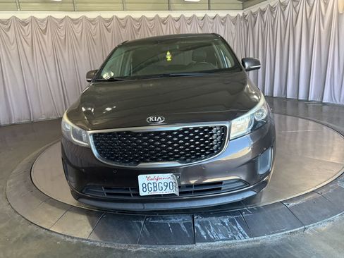 Used 2017 Kia Sedona LX w/ LX Essentials Premium Package FWD image 2