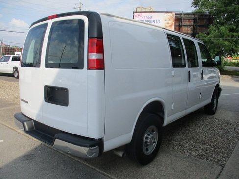 Used 2022 Chevrolet Express 2500 w/ Driver Convenience Package image 5