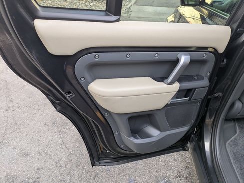 Used 2022 Land Rover Defender 110 X-Dynamic HSE image 32