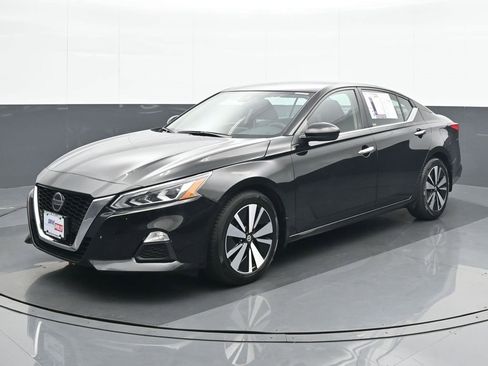 Used 2022 Nissan Altima 2.5 SV image 2