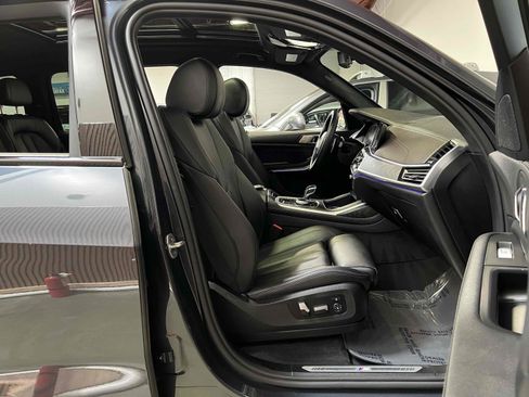 Used 2022 BMW X7 xDrive40i w/ M Sport Package AWD/4WD image 49