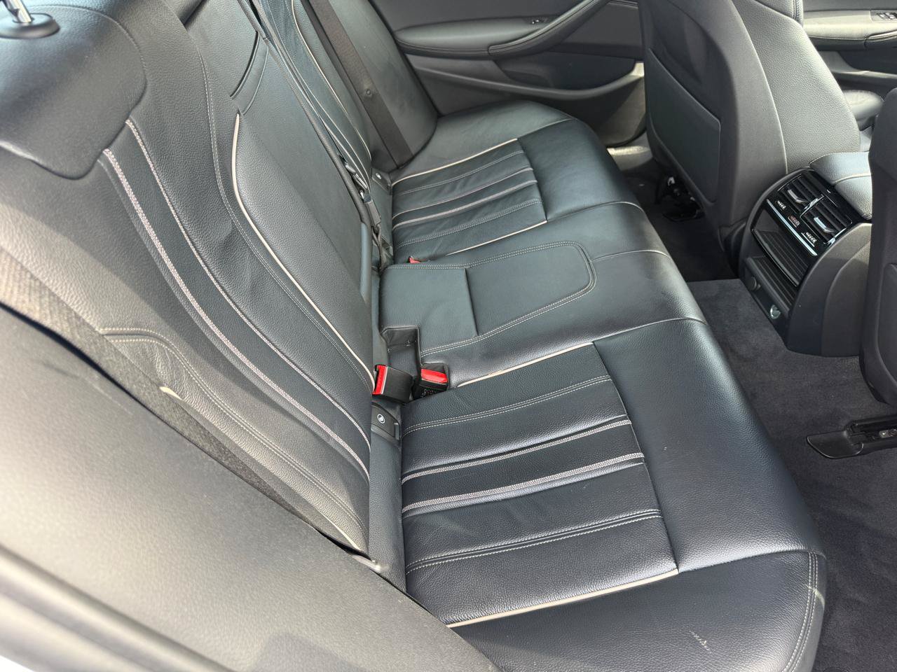 Used 2019 BMW 530e w/ Convenience Package RWD image 42
