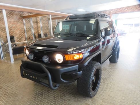 Used 2014 Toyota FJ Cruiser 4WD w/ Upgrade Package image 76
