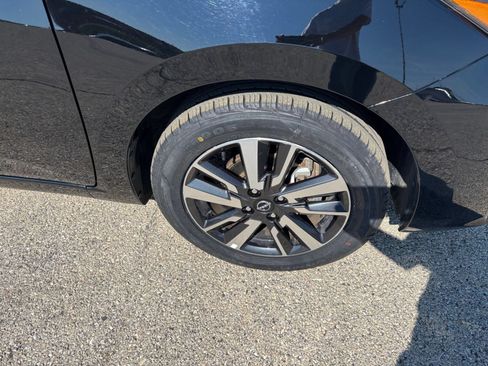 Used 2025 Nissan Versa SV FWD image 27