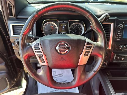 Used 2018 Nissan Titan SV w/ SV Convenience Package AWD/4WD image 13